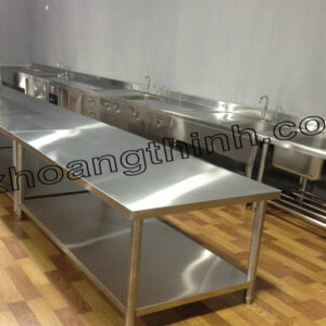 Bàn inox có gáy thiet bi inox